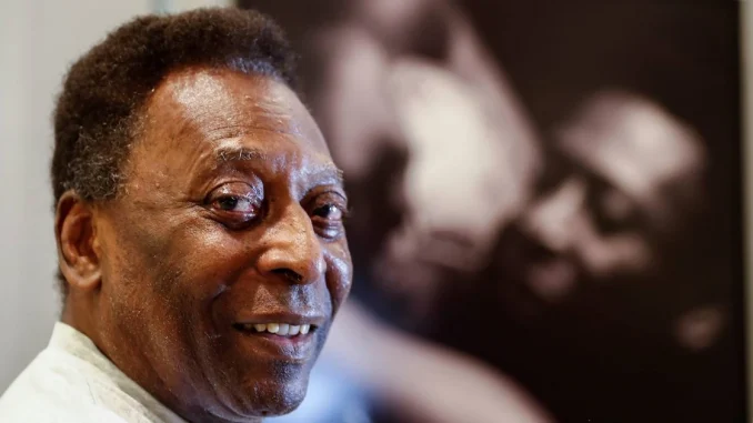 Pelé sigue hospitalizado y luchando contra el cáncer