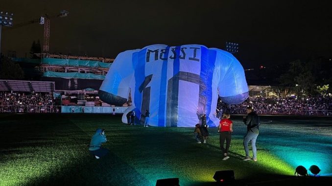 Camiseta de Messi en el Festival del Globo Lunar