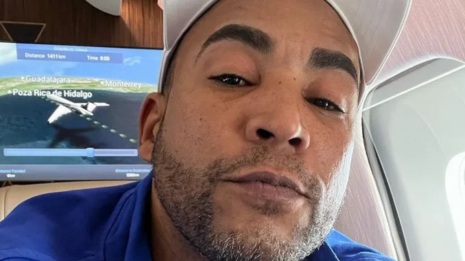 El cantante, su hermano y Zion y Lennox tendrán que responder por presunta estafa agravada.