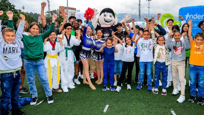 Entrega de uniformes del Festival de Festivales 1