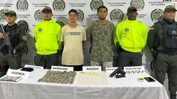 Los 2 sospechosos terminaron en la cárcel.