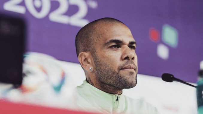A Dani Alves le cobran un dineral en México.