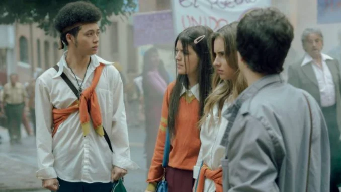 'La primera vez', la serie de Netflix que está ambientada en los años 70 en Colombia.