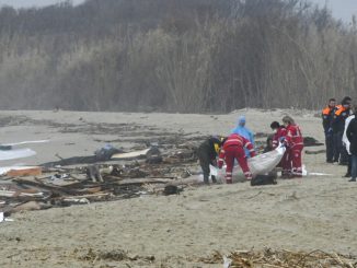Embarcación que naufragó y dejó 60 muertos