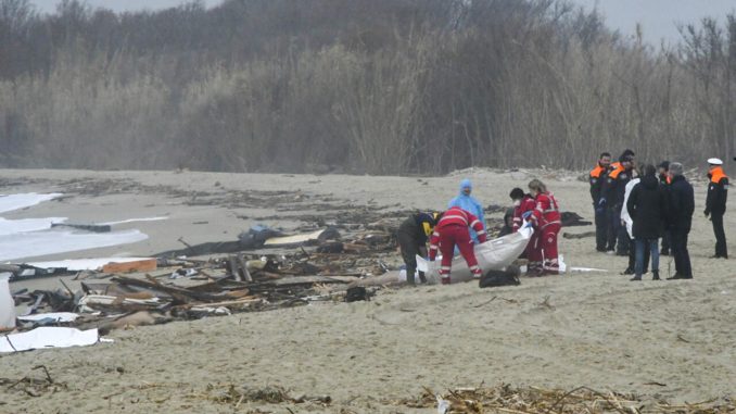 Embarcación que naufragó y dejó 60 muertos