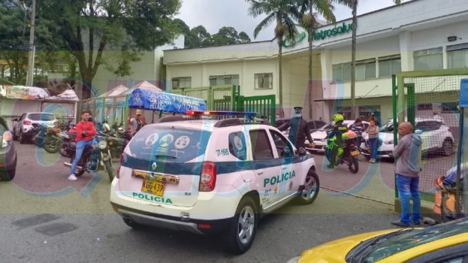El hombre llegó sin signos vitales al centro médico.