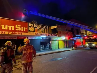 Incendio-en-distribuidora-de-hilos