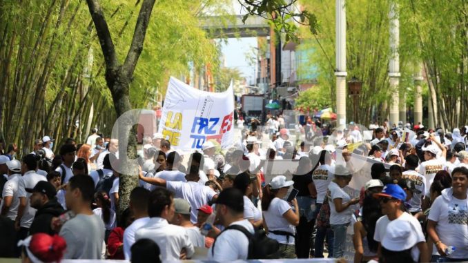 Movilización en Medellín por la paz