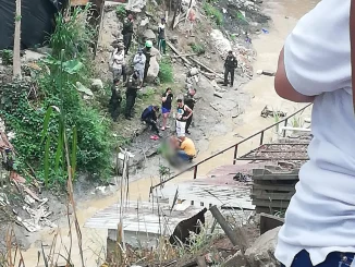 La víctima quedó a un lado de la quebrada.