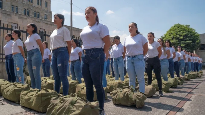 Las mujeres prestarán servicio militar por 12 meses.