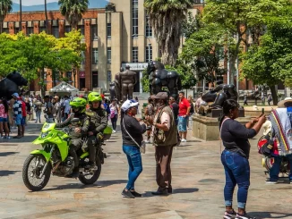 El maestro Fernando Botero envió una carta manifestándose en contra del cerramiento de la Plaza que lleva su nombre
