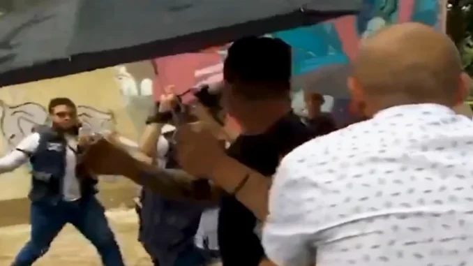 Recompensa por los atacantes a la prensa en marcha de Medellín