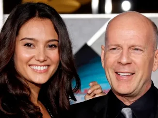 Bruce Willis fue diagnosticado con demencia frontotemporal, por lo que se retiró definitivamente de la actuación. Su cuidado está a cargo de su esposa, Emma Heming