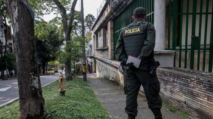 Dos hombres fueron apuñalados en el centro.