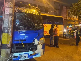 Choque-de-buses-en-el-centro
