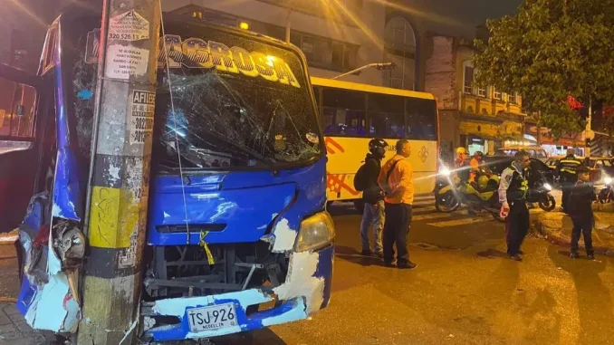 Choque-de-buses-en-el-centro