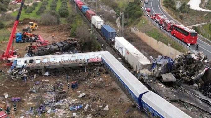 Choque de trenes en Grecia