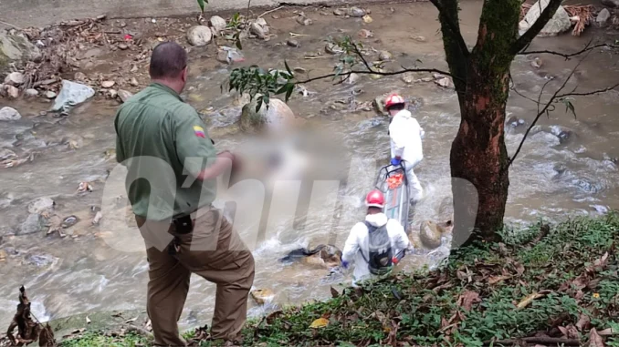 El cuerpo fue hallado flotando en horas de la mañana en la quebrada La Ayurá de Envigado.