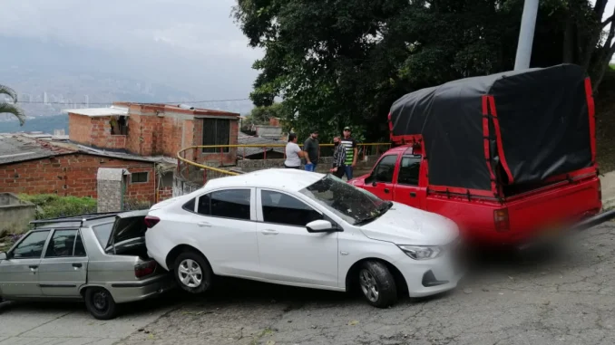 El accidente en Robledo Aures involucró a un camión, un taxi y dos vehículos particulares.