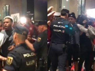 Jugadores de Perú y Policía de España