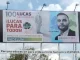 El concejal Lucas Cañas está siendo cuestionado por el significado de una valla de su campaña a la alcaldía.