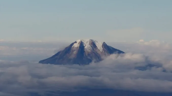 El Nevado del Ruiz ha presentado un alarmante aumento en la actividad sísmica, lo que lo pone en peligro de erupción.