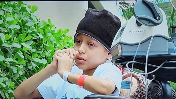 Niño con cáncer en Estados Unidos