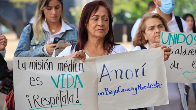 La Plaza de la Libertad fue el escenario de concentración de los paisa que hicieron parte del plantón en contra de la violencia en el Bajo Cauca.