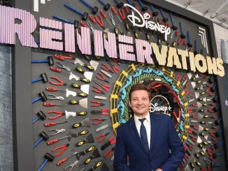 Jeremy Renner en una alfombra roja