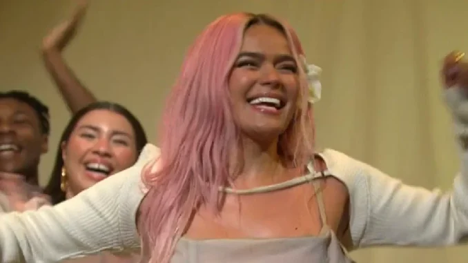 La cantante se presentó en el programa de comedia Saturday Night Live