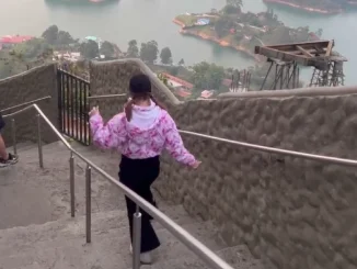 El video fue grabado en las escalas de la Piedra del Peñol