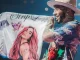 Anuel-con-camiseta-de-Karol-G-