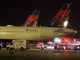Hombre muere succionado por un avión