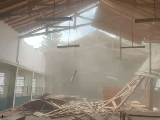 Colapsó el techo de la biblioteca Isolda Echavarría en Barbosa