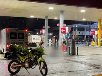 Los hechos sucedieron mientras el hombre, que trabajaba en una estación de servicio de Guayabal, despachaba a un cliente.