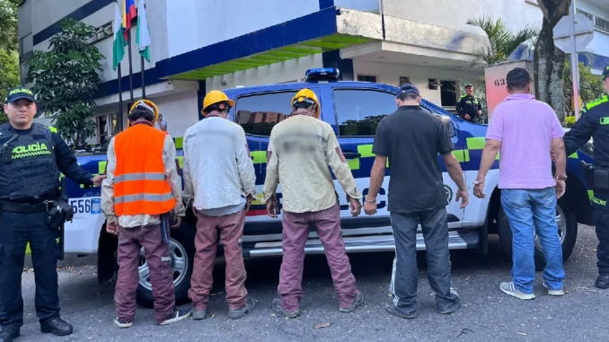 Tres de los hombres capturados por hurto se hacían pasar por empleados de Epm.