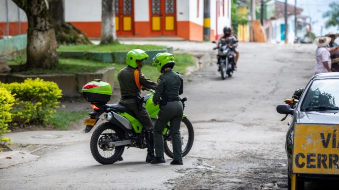 Policías