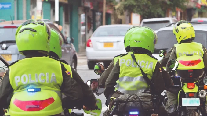 Policías