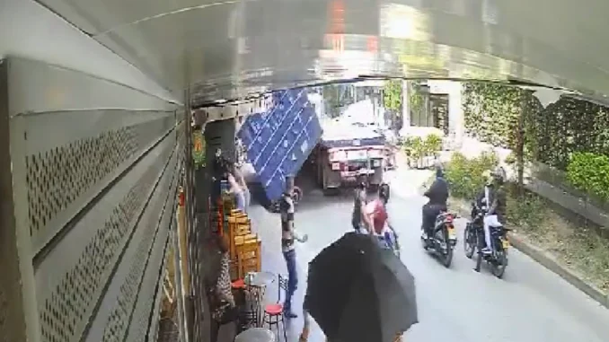 En el accidente por el contenedor en Sabaneta no se presentaron personas heridas.