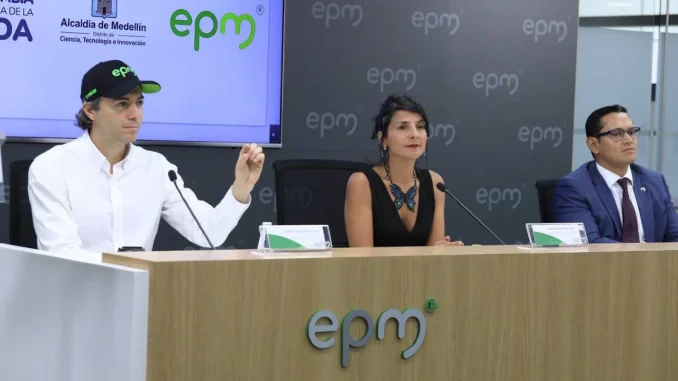 Daniel Quintero anunció que invertirían más de 100 mil millones de pesos para evitar que lo ahorrado durante el congelamiento de tarifas tenga que ser cobrado después a los usuarios.