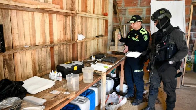 Hallan laboratorio para el procesamiento de cocaína en Manrique