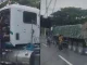 En el video se observa como los supuestos hinchas bajaban del camión con varios elementos hurtados.