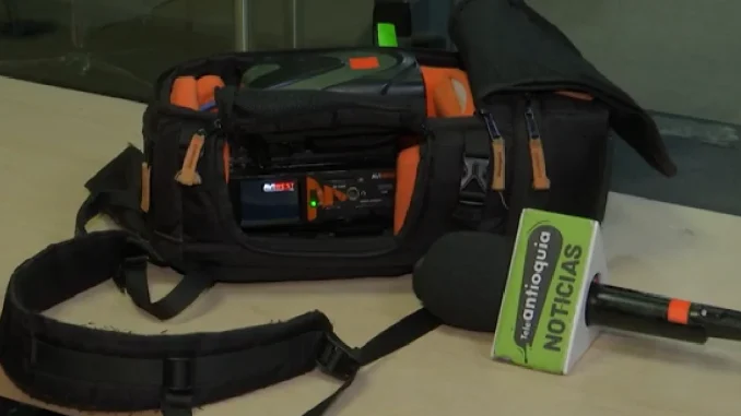 Mientras se preparaban para realizar la transmisión, el equipo de Teleantioquia sufrió el robo de una maleta