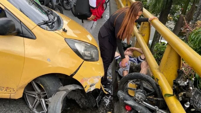 El accidente sucedió en todo el centro del puente de la avenida Ferrocarril con San Juan.