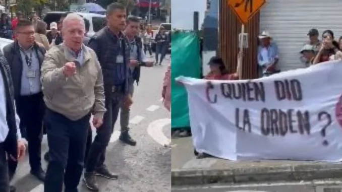 Álvaro-Uribe-y-jóvenes-en-San-Antonio-de-Prado-