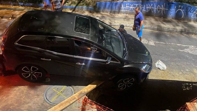 Carro en La Floresta