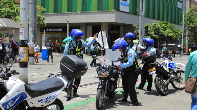 En los últimos días se han intensificado los operativos para multar e inmovilizar los vehículos infractores en la zona del Tranvía de Ayacucho.