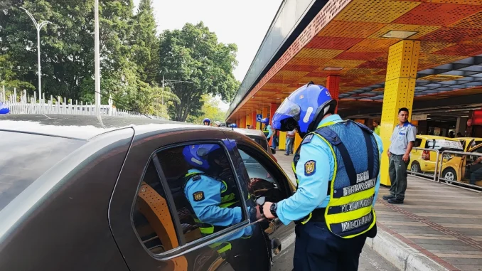 Las multas por utilizar los vehículos en el transporte informal, pueden acarrear la suspensión indefinida de la licencia