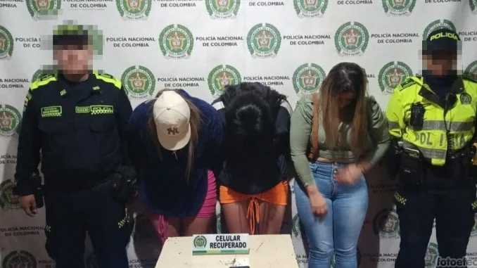 Mujeres robando en El Poblado
